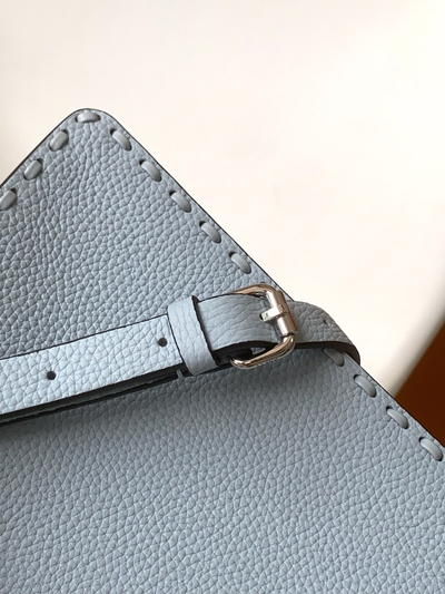 フェンディバッグ角部分ディテール